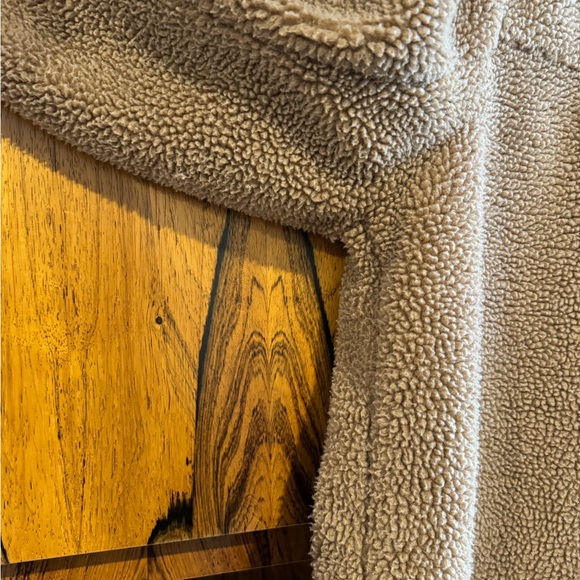 Ali Golden Shearling shacket - Picture 6 of 7